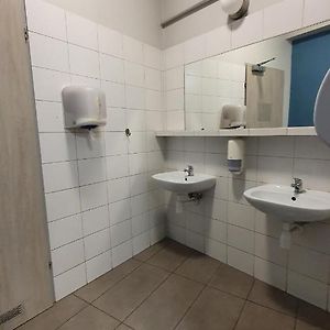 Double Kamer met een Gezamenlijke Badkamer